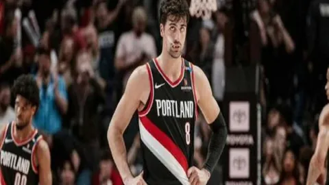 精彩瞬间！43分钟惊鸿一射，维尔茨助利物浦2-0领跑，狼队门前告急！